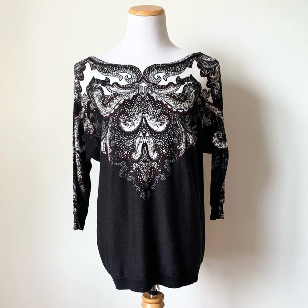 LAST CHANCE 𝅺WHITE HOUSE BLACK MARKET Lightweight Scroll Design Sweater Small - Picture 7 of 7